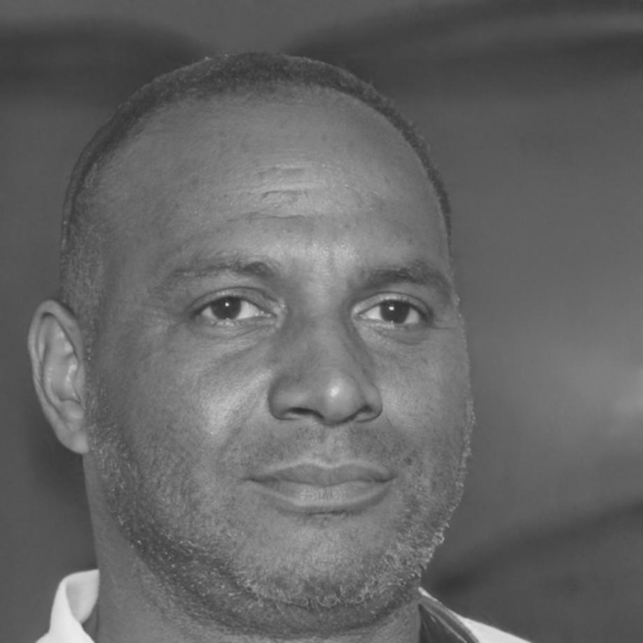 Dimitri Vasiliou presenting to finance professionals